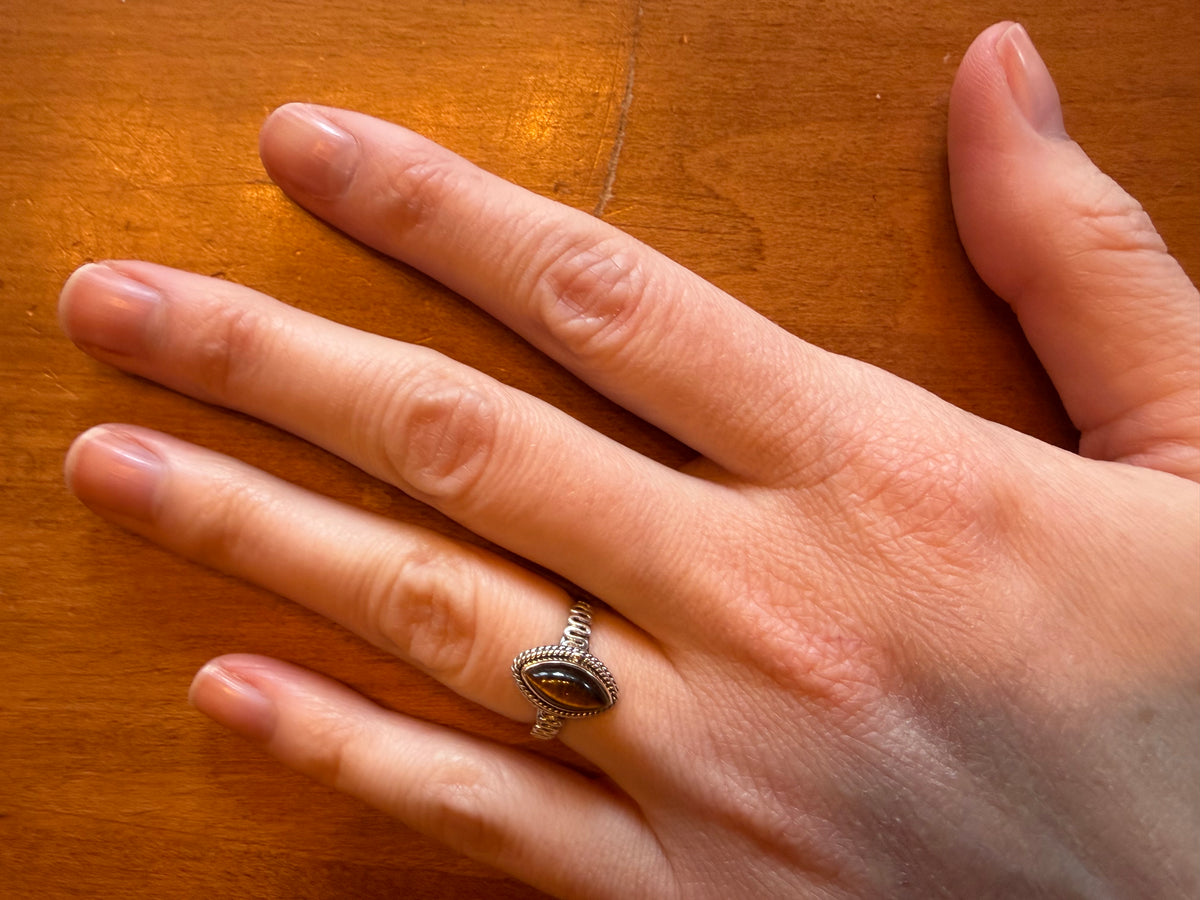 Bague en argent 925 avec oeil de tigre