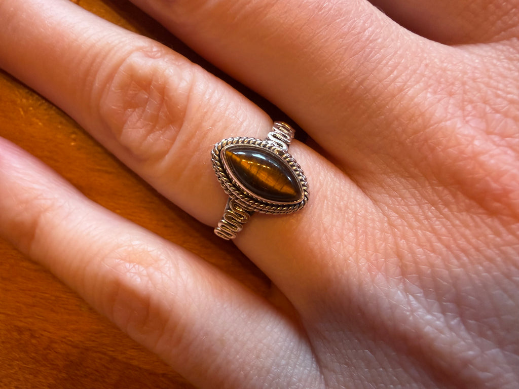 Bague en argent 925 avec oeil de tigre