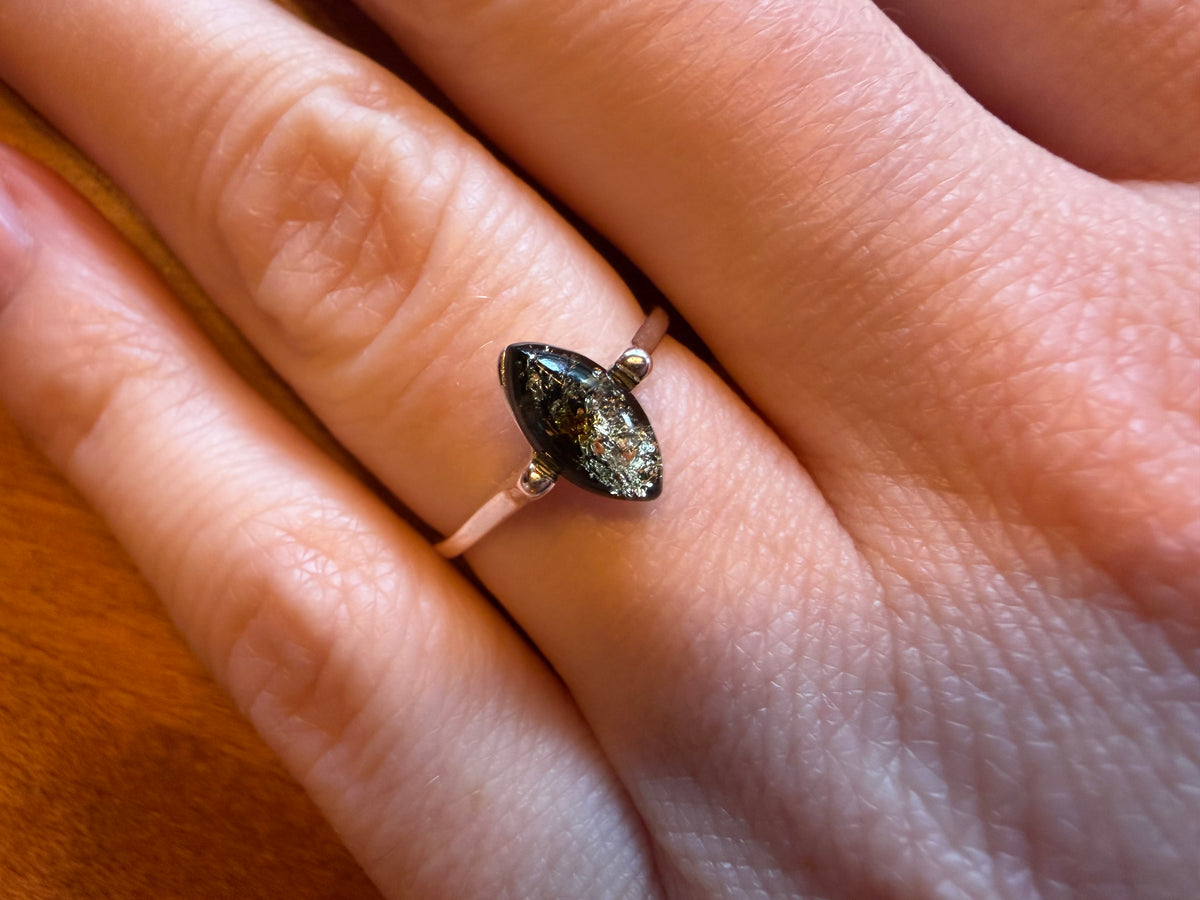 Bague délicate en argent 925 avec ambre vert