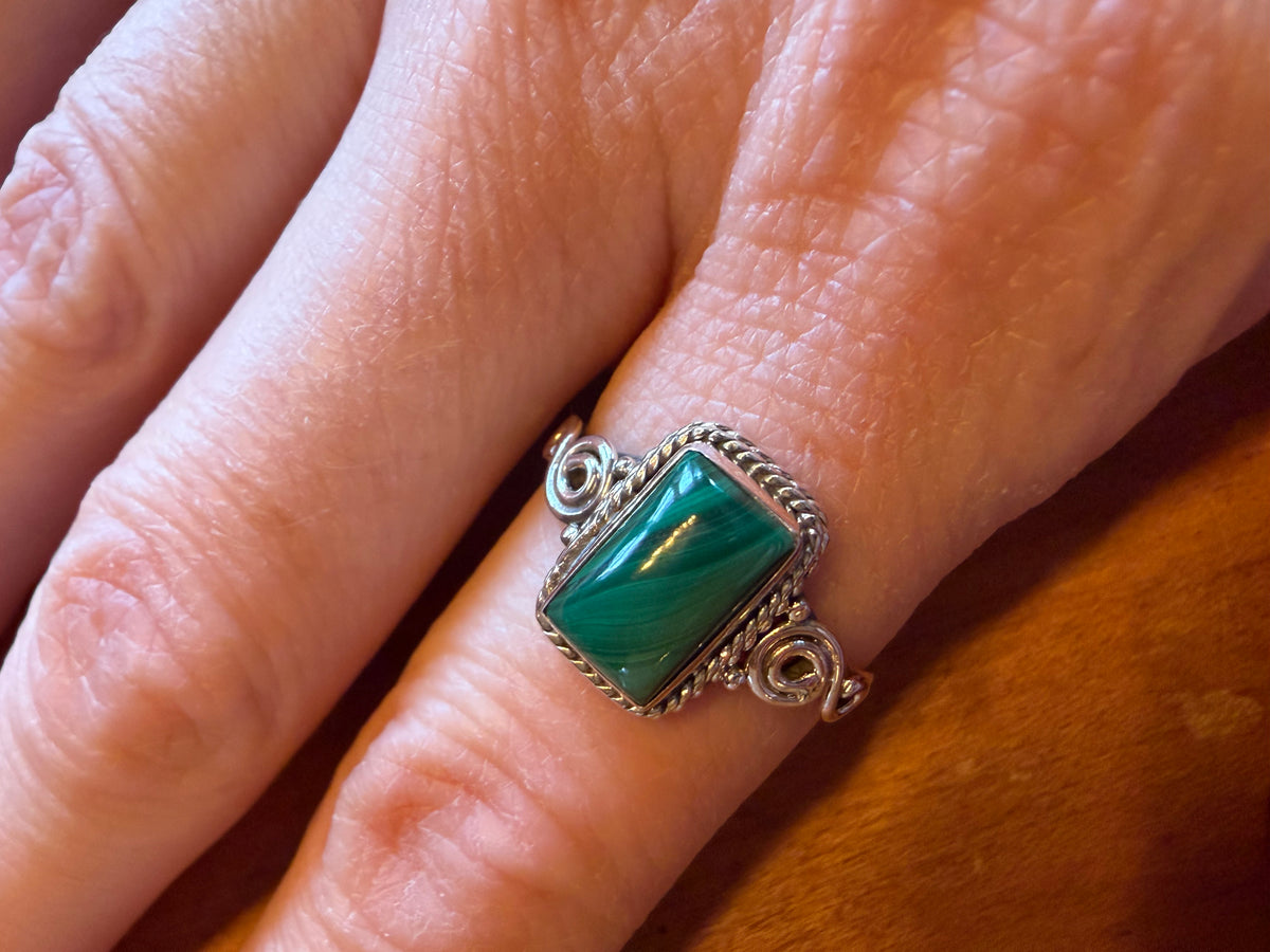 Bague en argent 925 ornée malachite