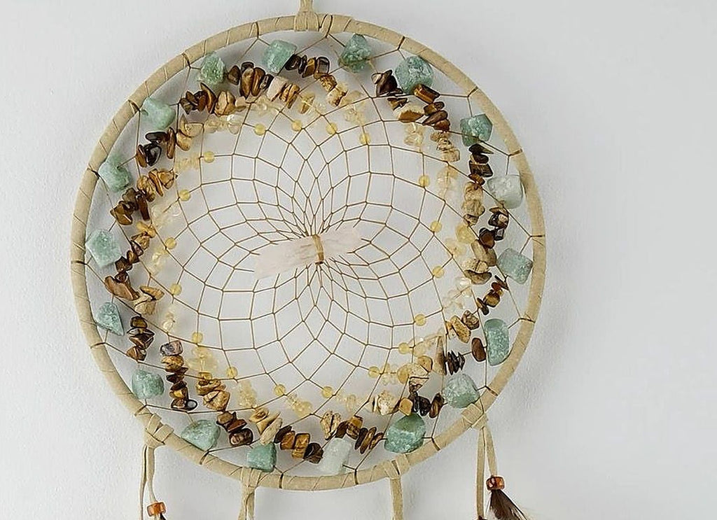 Attrape-rêves beige de 15 cm avec pierres semi-précieuses