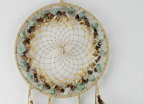 Attrape-rêves beige de 15 cm avec pierres semi-précieuses
